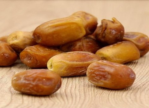 تصویر 2 از خرما زاهدی مرغوب با پوست شفاف و نرم